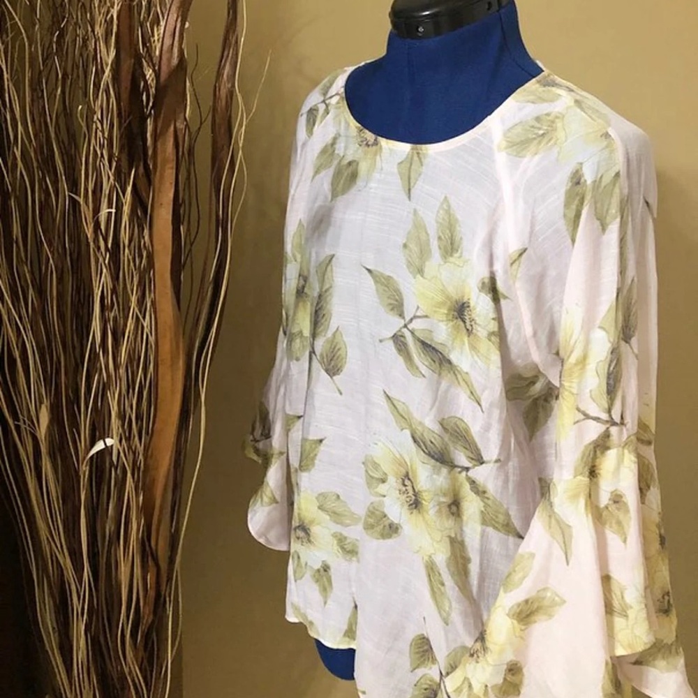 Floral knit top